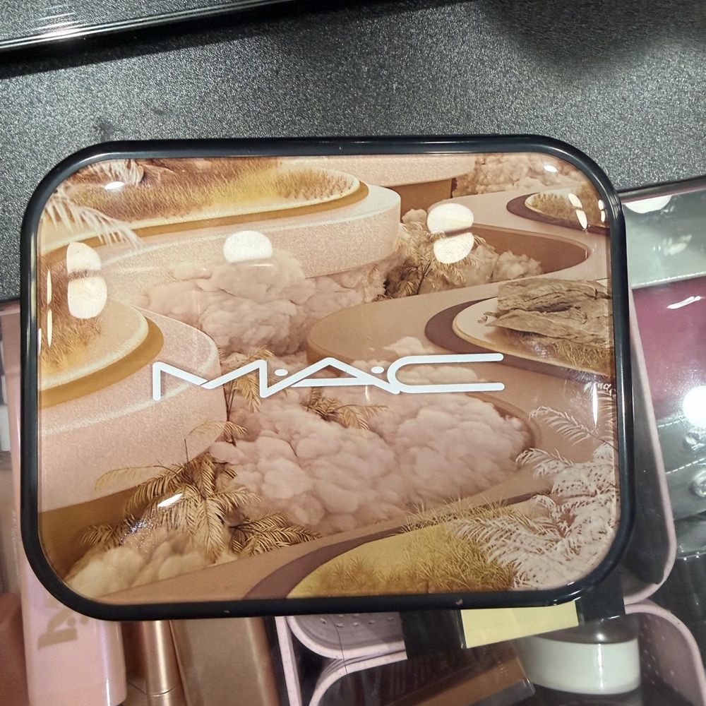 😍😍MAC Unfiltered Nudes eyeshadow palette 🎨